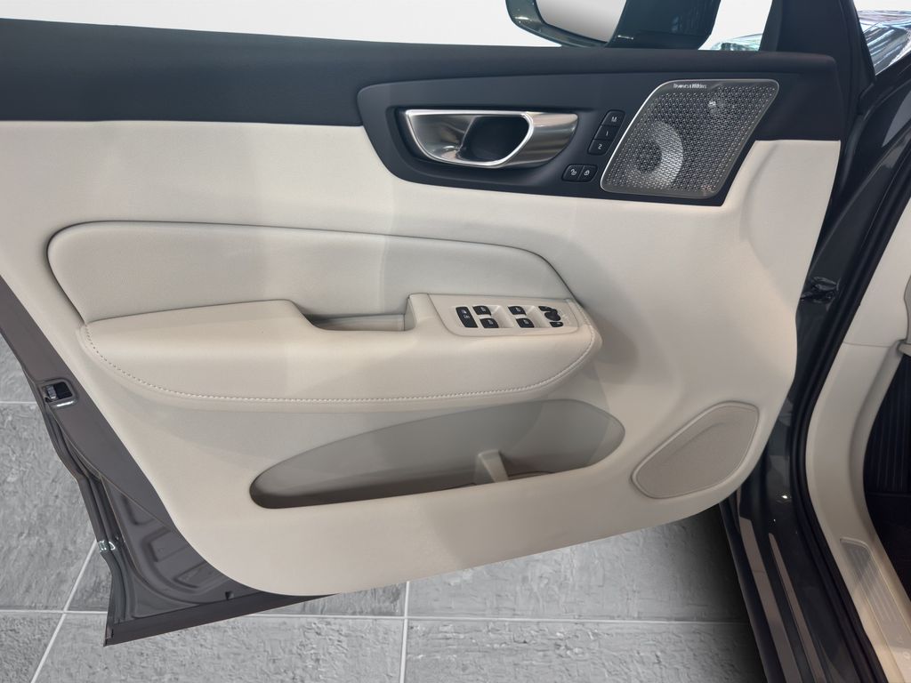Volvo XC60 2025