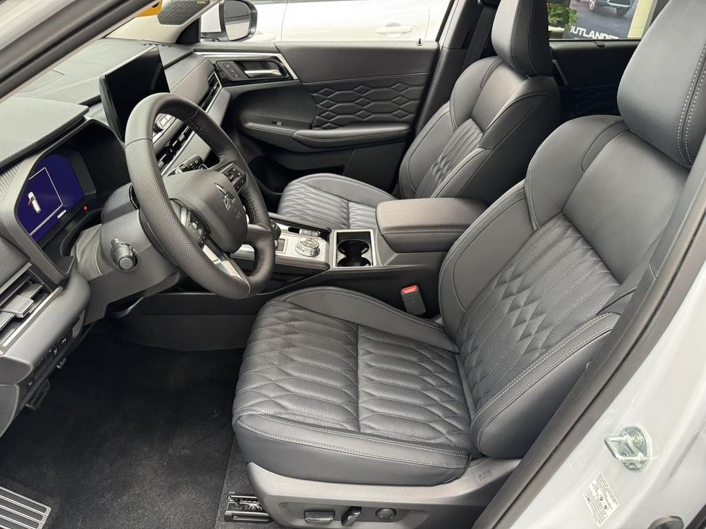 Mitsubishi Outlander 2025