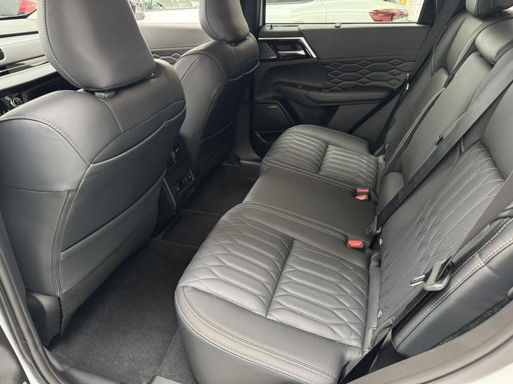 Mitsubishi Outlander 2025