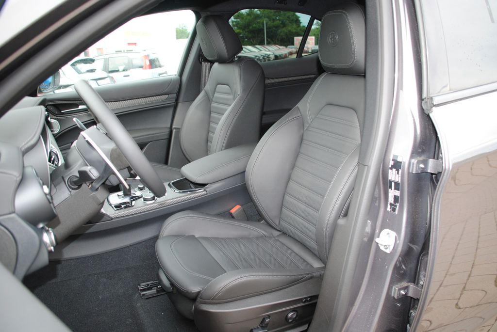 Alfa Romeo Stelvio 2025