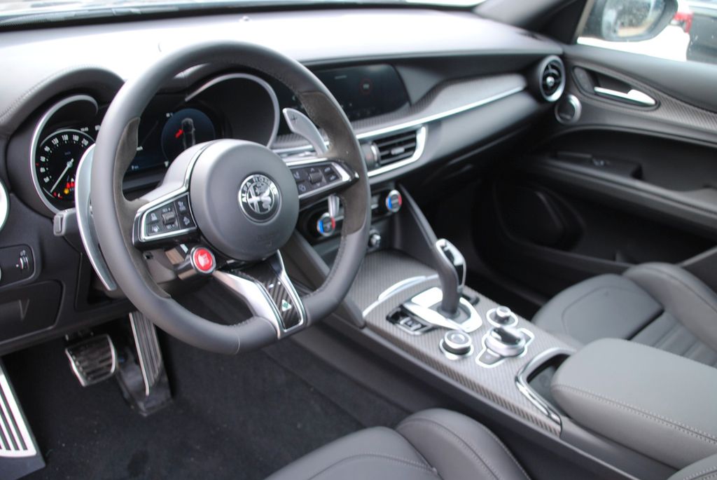 Alfa Romeo Stelvio 2025