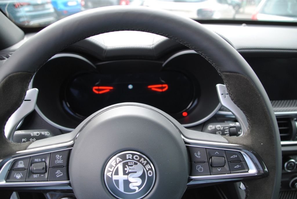 Alfa Romeo Stelvio 2025