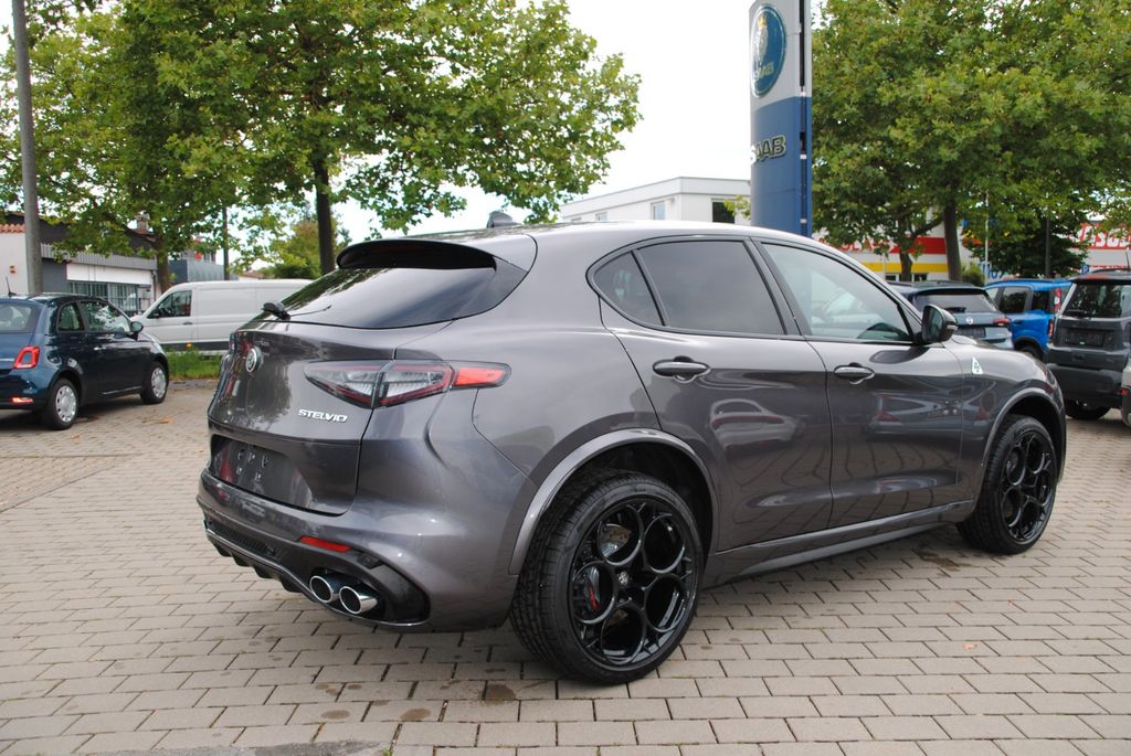 Alfa Romeo Stelvio 2025