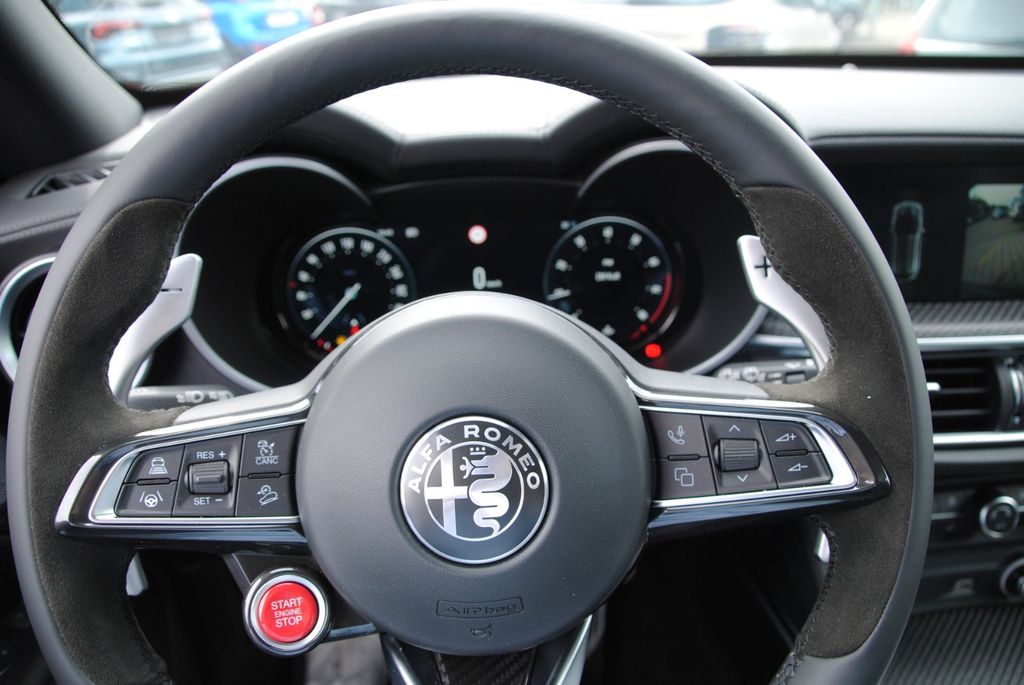 Alfa Romeo Stelvio 2025