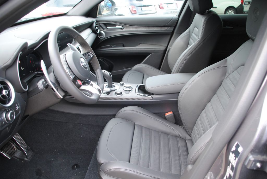 Alfa Romeo Stelvio 2025