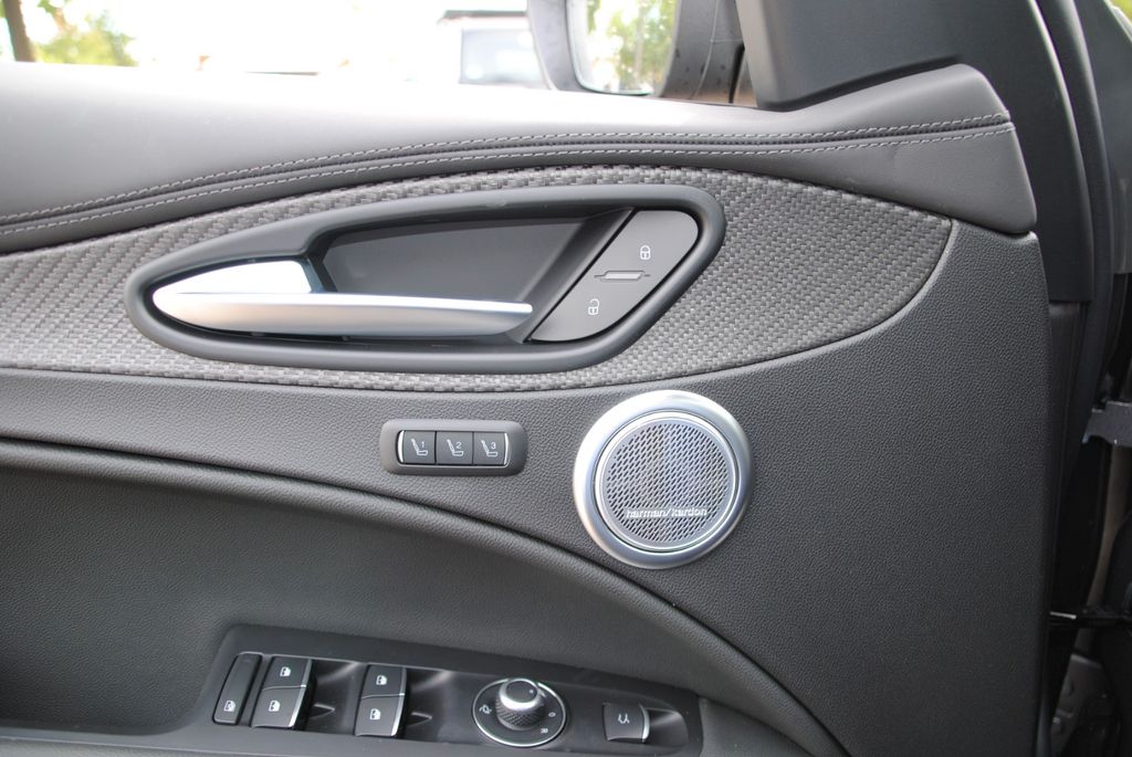 Alfa Romeo Stelvio 2025