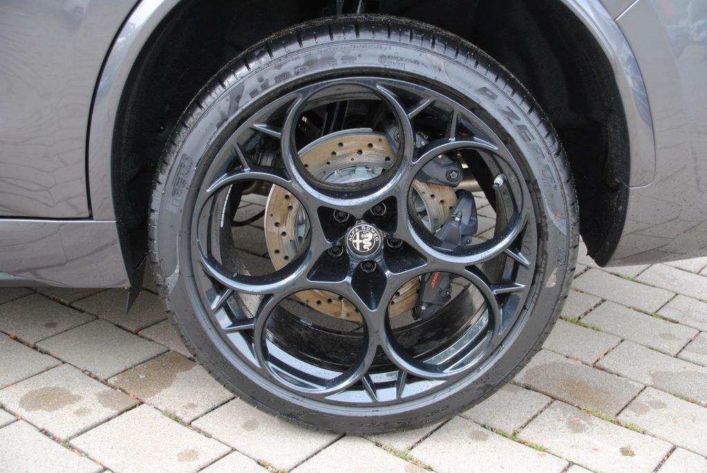 Alfa Romeo Stelvio 2025