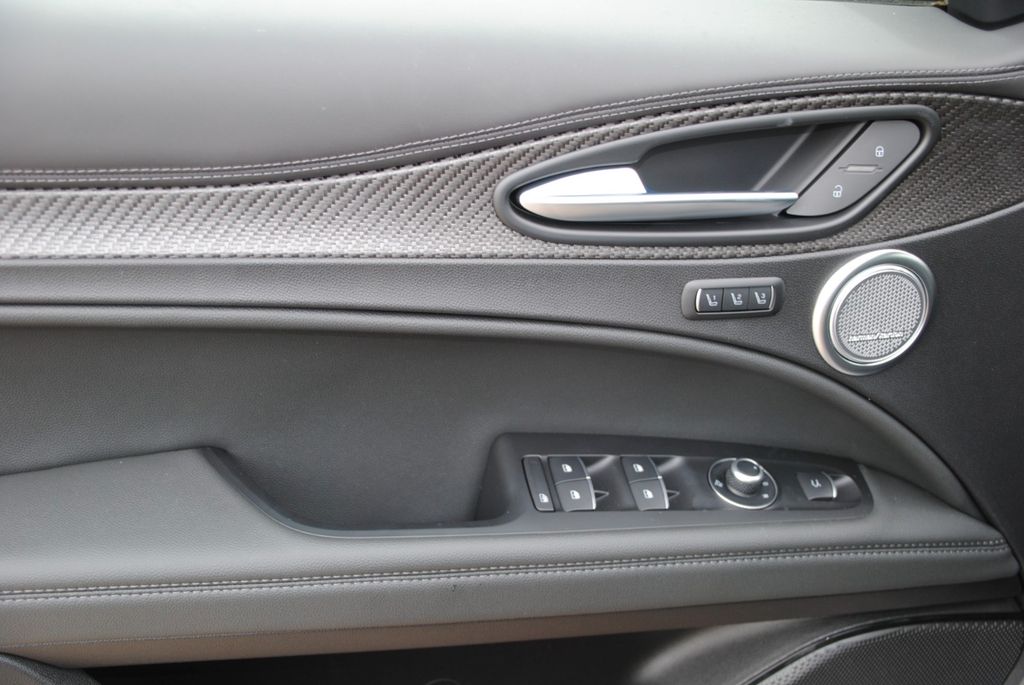 Alfa Romeo Stelvio 2025