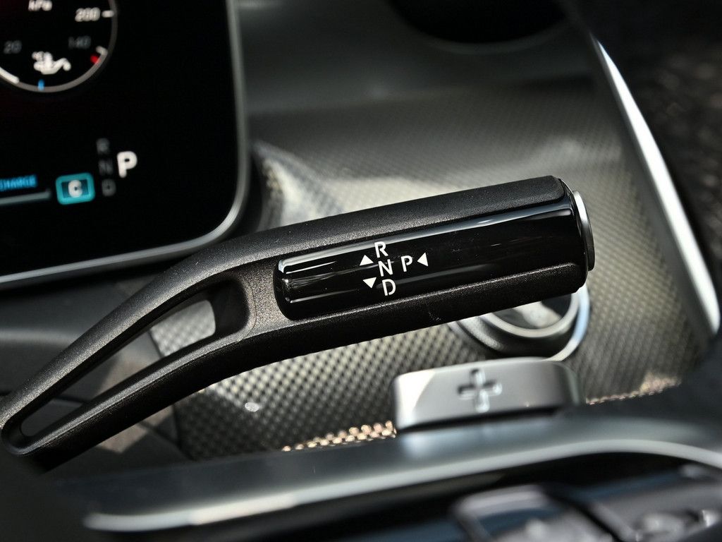 Mercedes-Benz C 200 2025