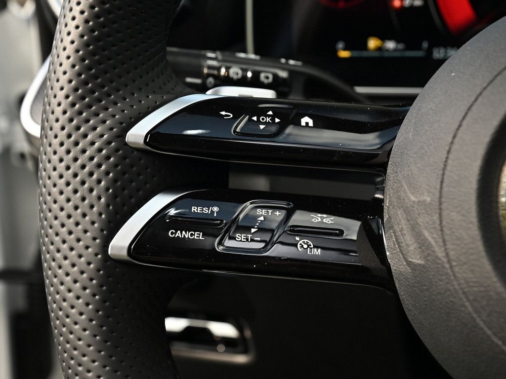 Mercedes-Benz C 200 2025