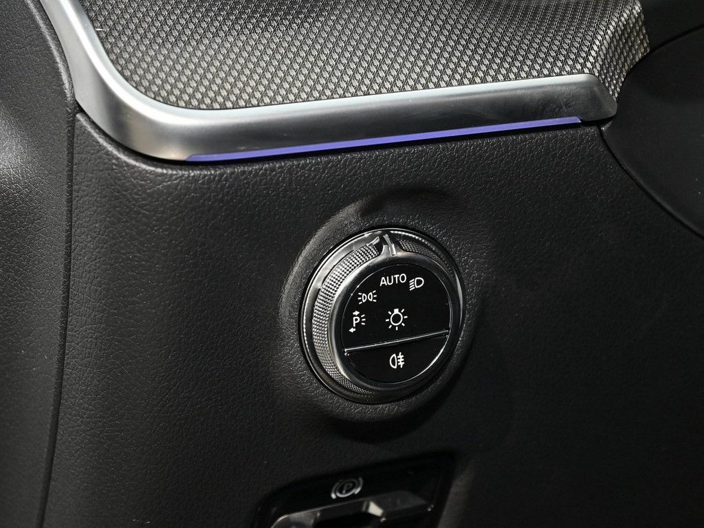 Mercedes-Benz C 200 2025