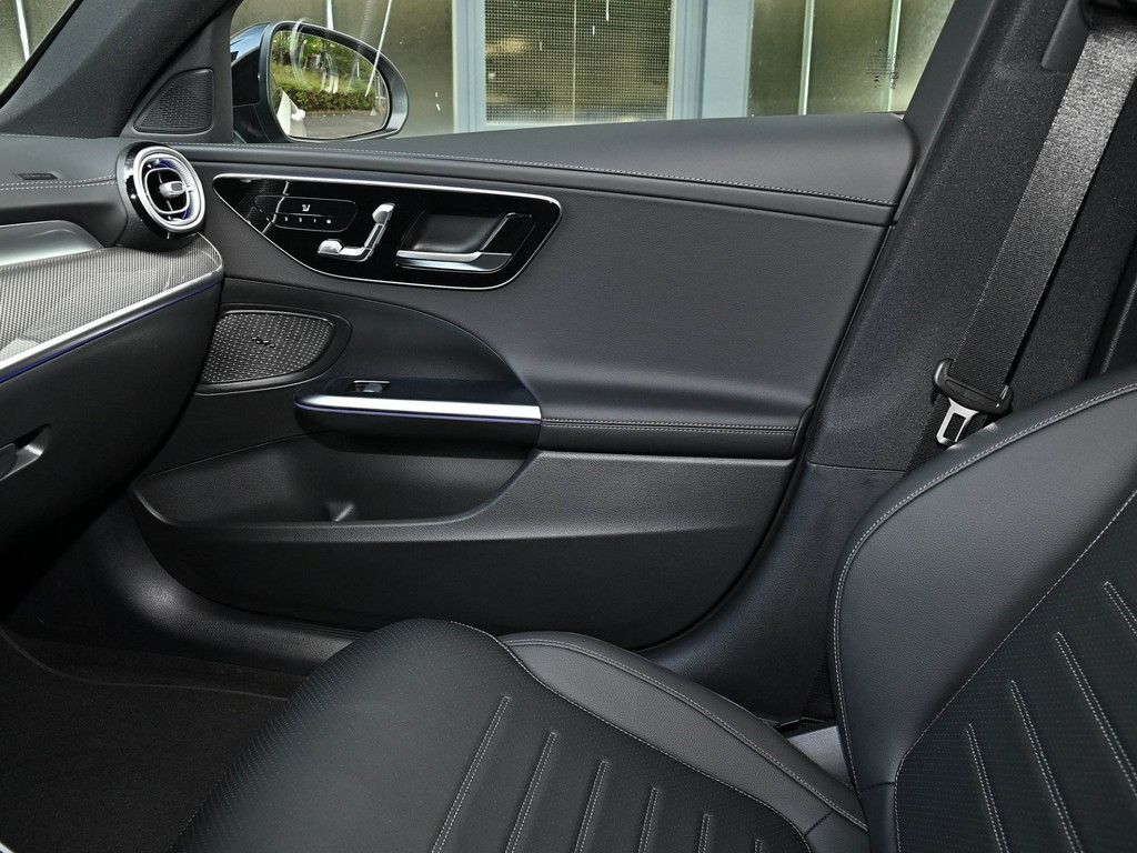 Mercedes-Benz C 200 2025