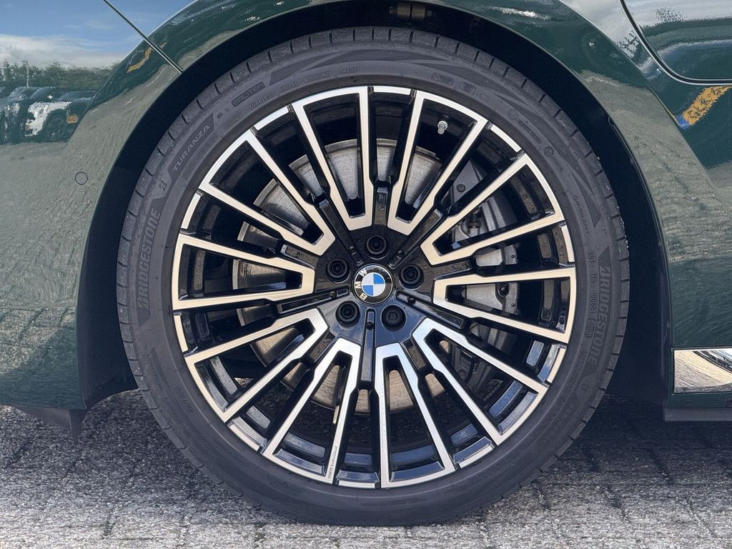 BMW 750 2025