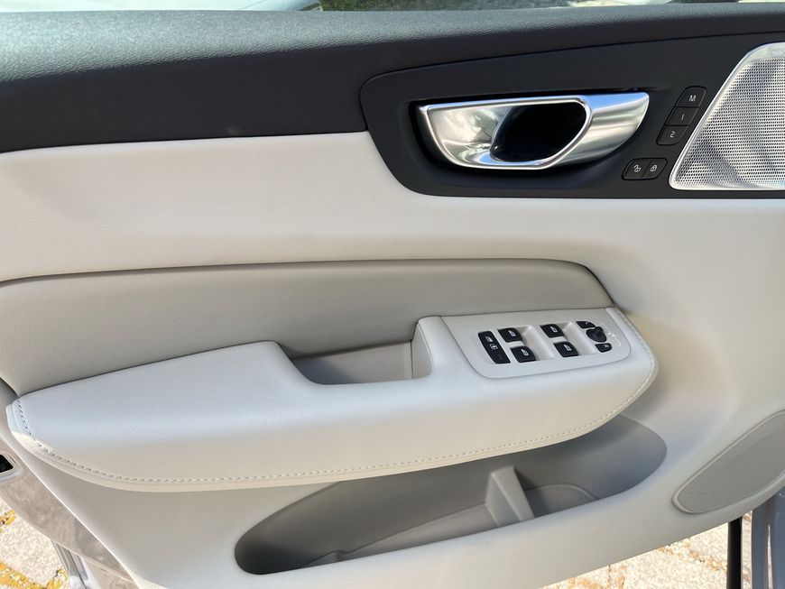 Volvo XC60 2025
