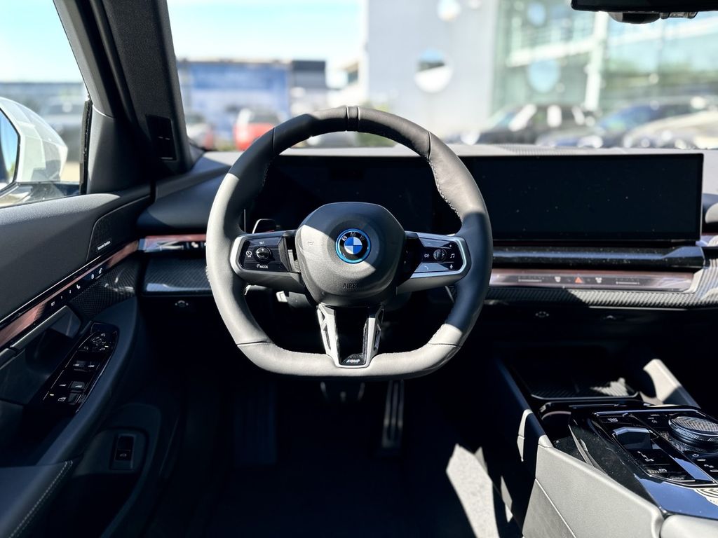 BMW i5 2025