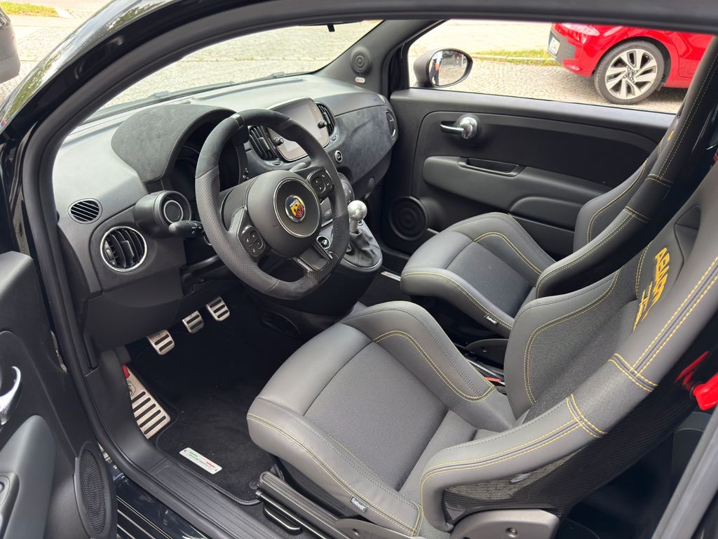 Abarth 695 2024