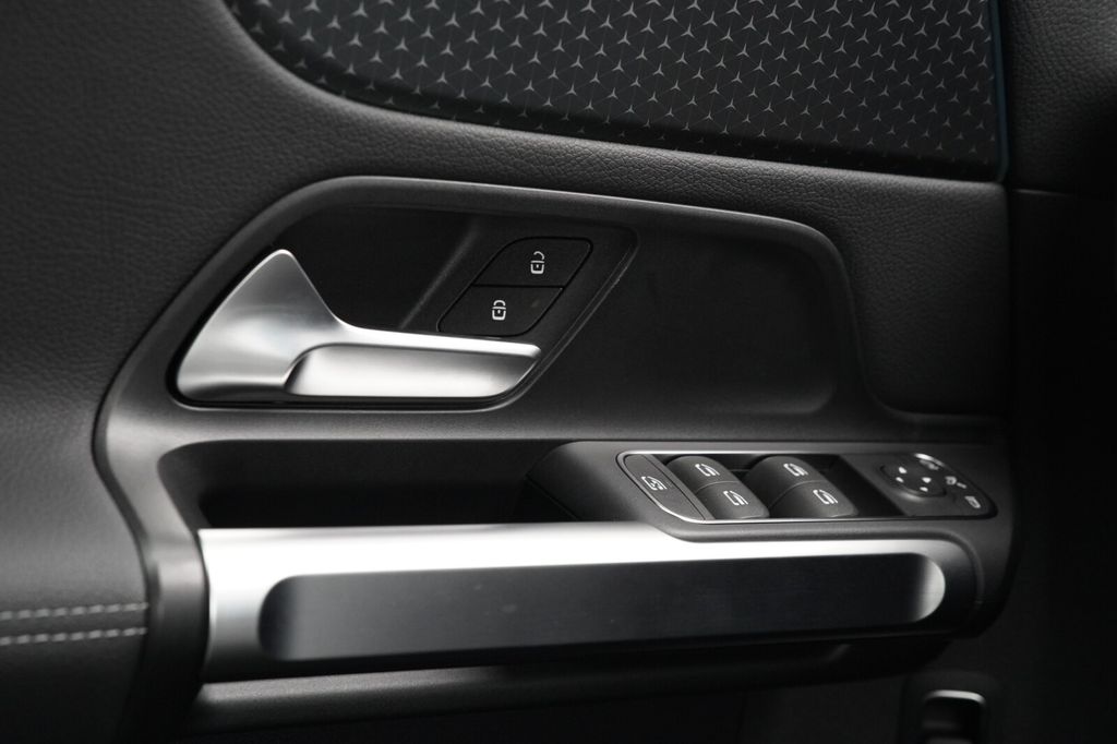 Mercedes-Benz EQB 2024