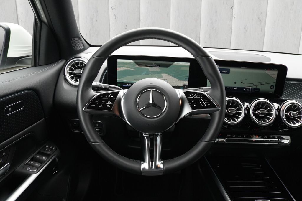 Mercedes-Benz EQB 2024