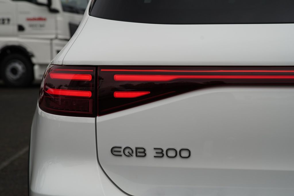 Mercedes-Benz EQB 2024