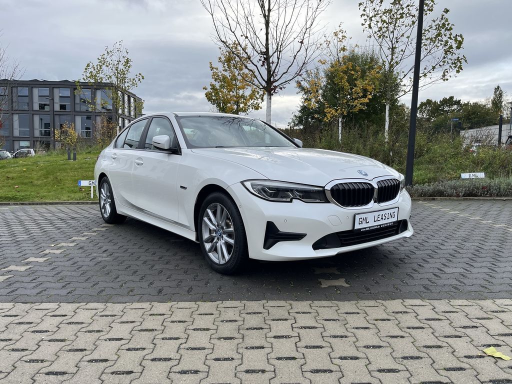 BMW 330 2021