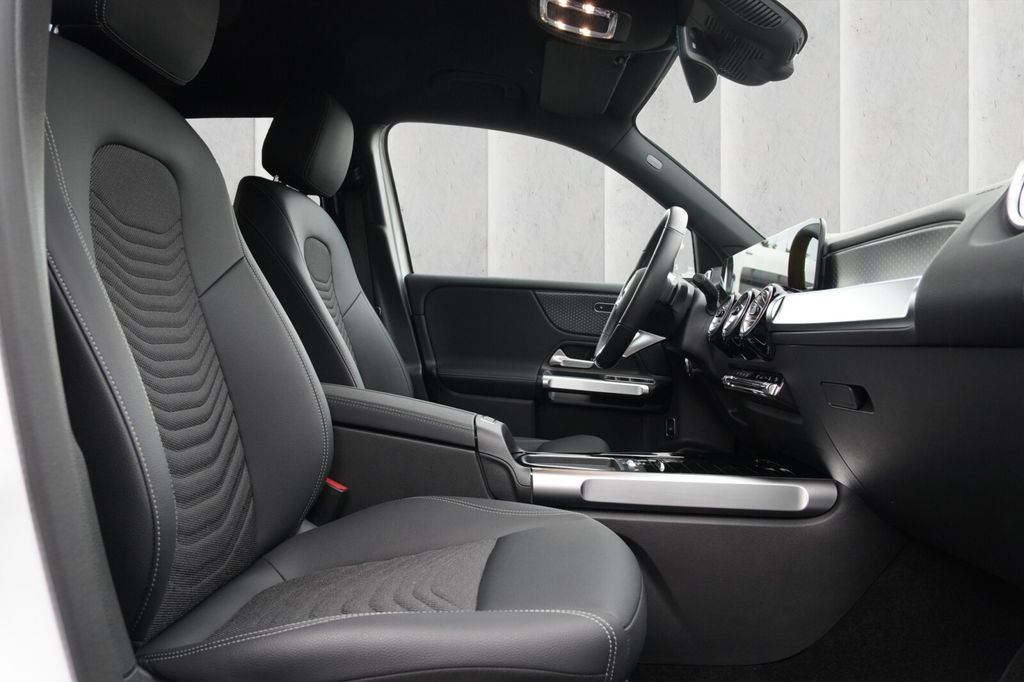 Mercedes-Benz EQB 2024