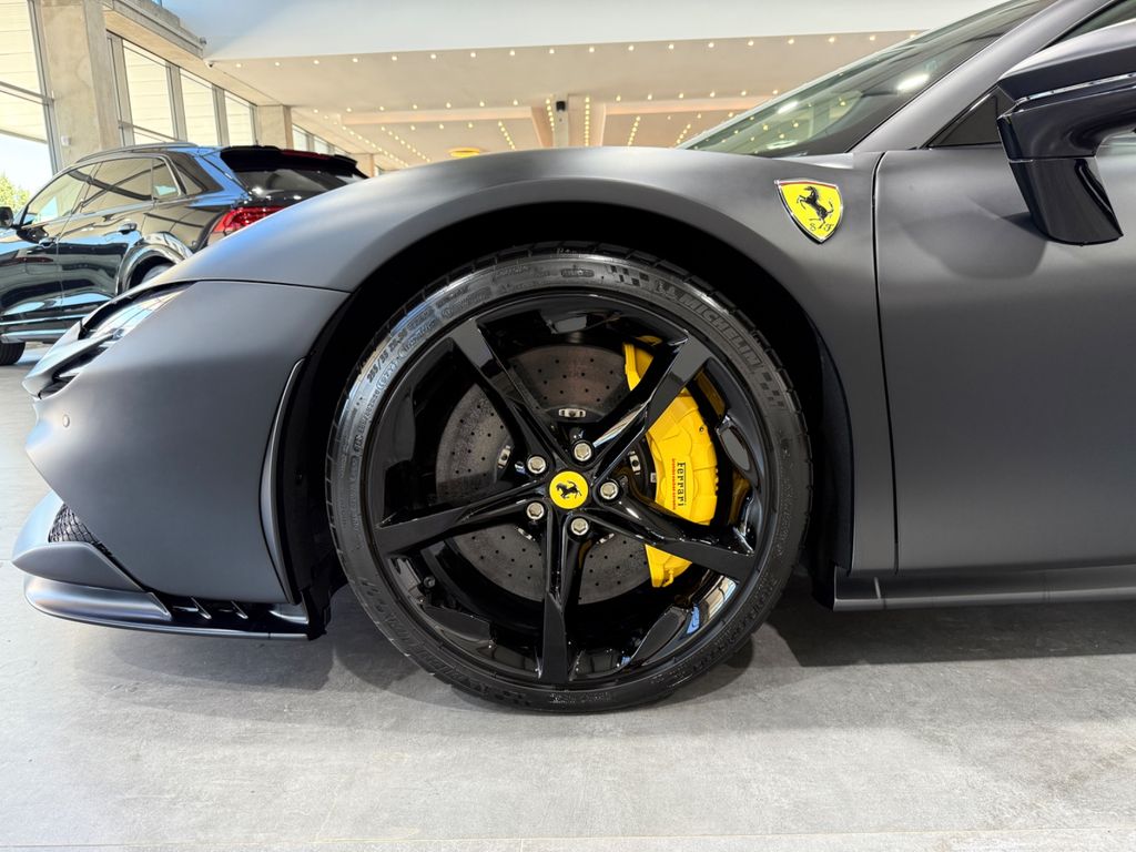 Ferrari SF90 2025
