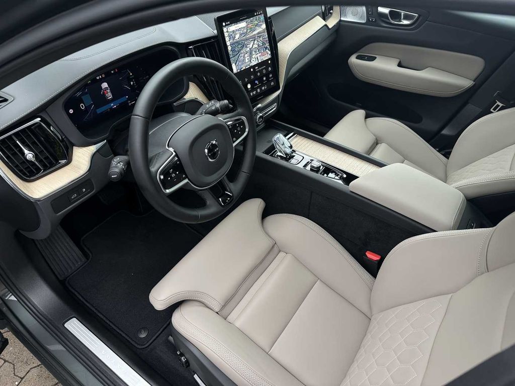Volvo XC60 2025