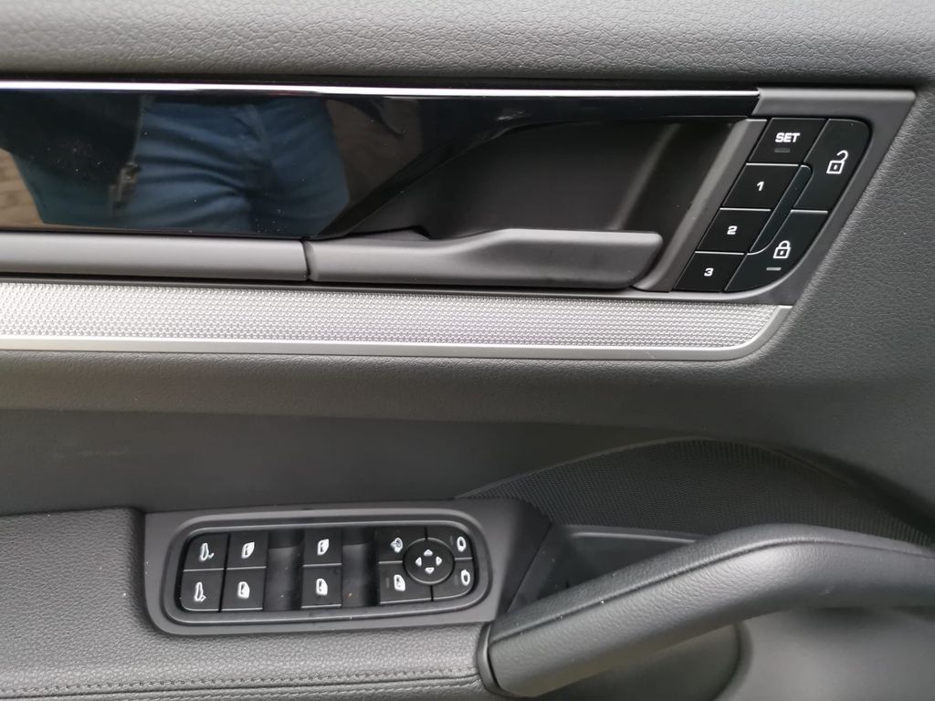 Porsche Cayenne 2025