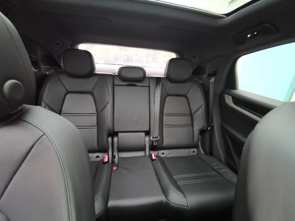 Porsche Cayenne 2025