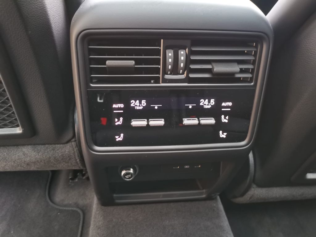 Porsche Cayenne 2025