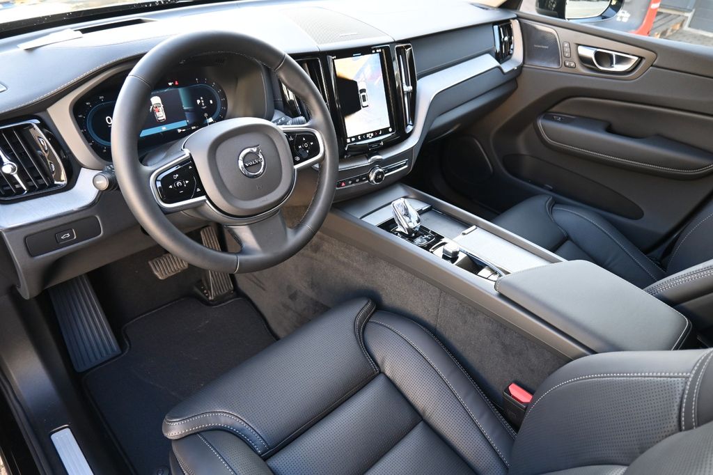 Volvo XC60 2025