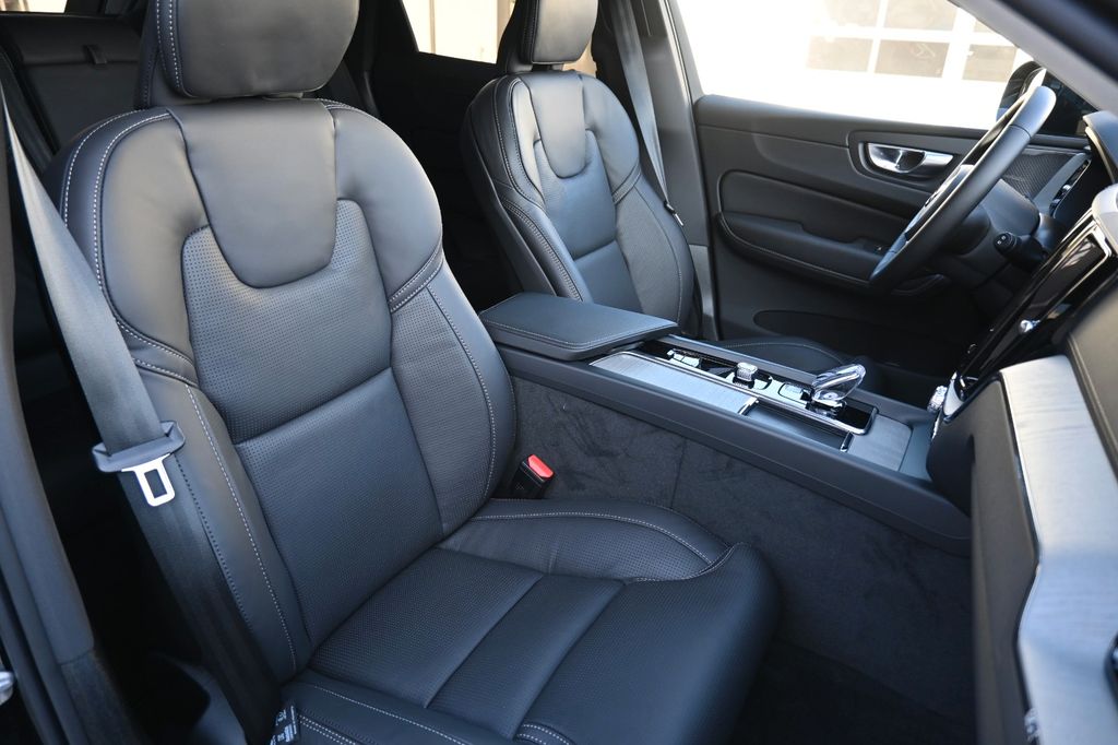 Volvo XC60 2025