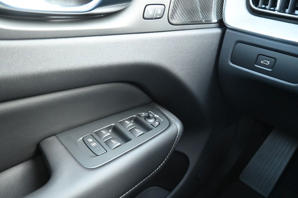 Volvo XC60 2025