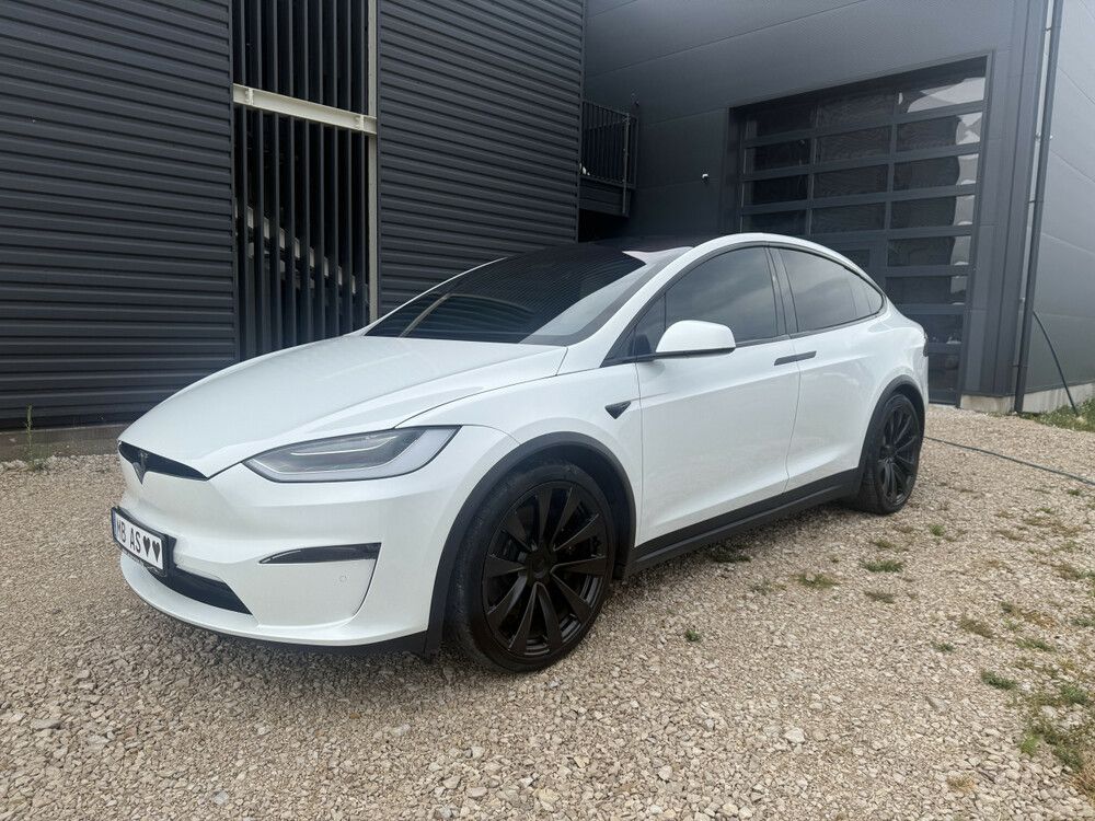 Tesla Model X 2022