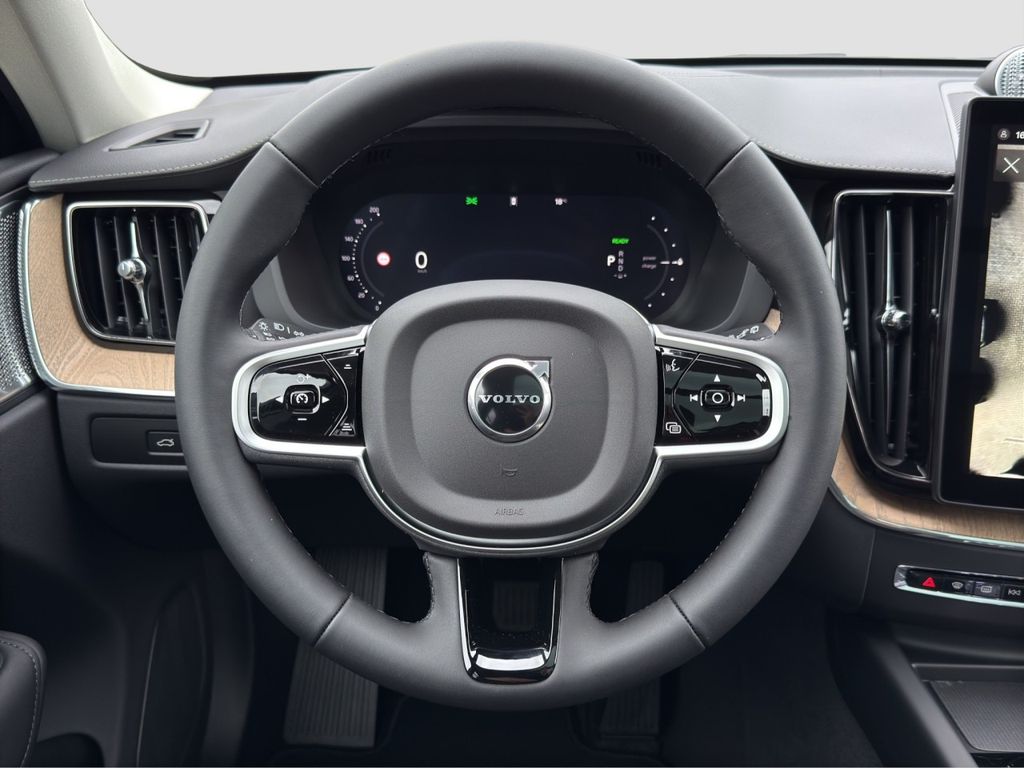 Volvo XC60 2025