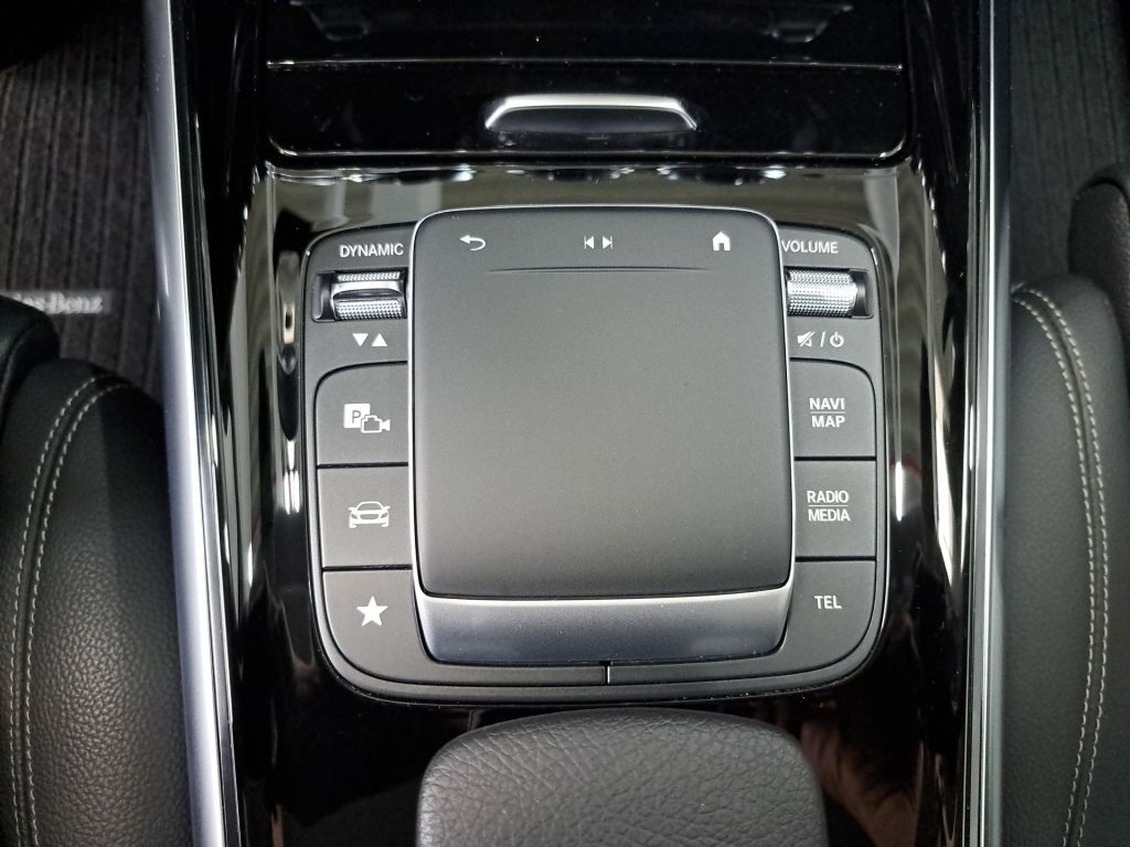 Mercedes-Benz GLA 200 2021