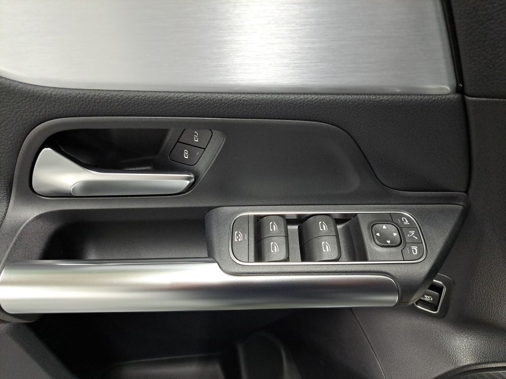 Mercedes-Benz GLA 200 2021