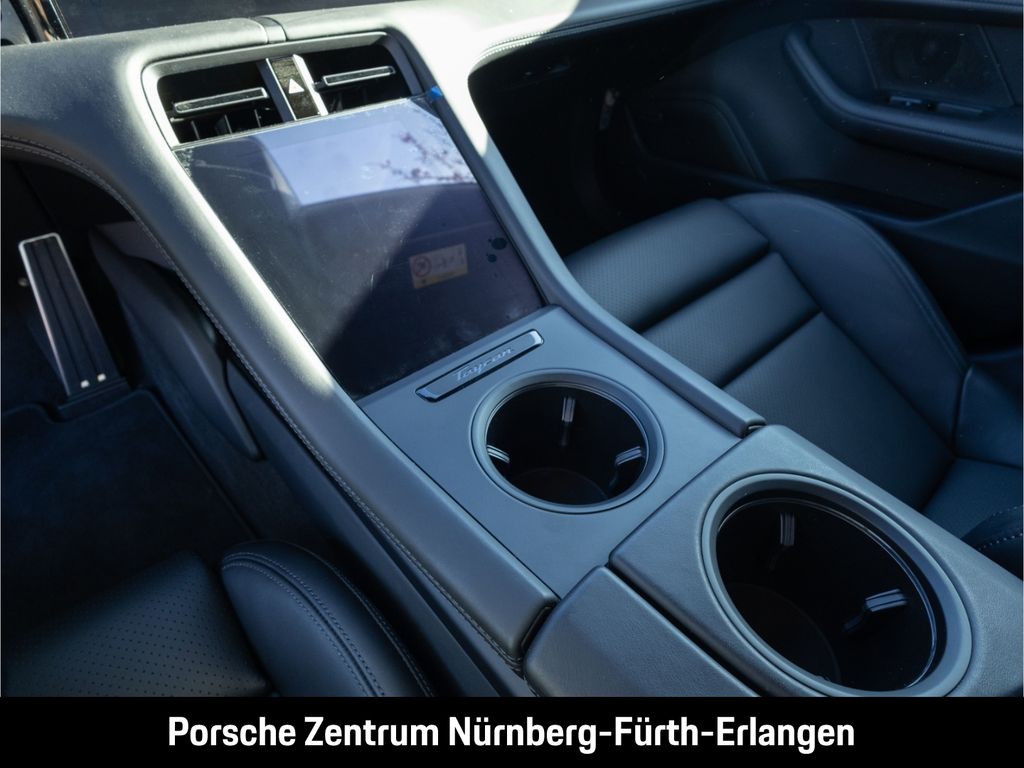 Porsche Taycan 2025