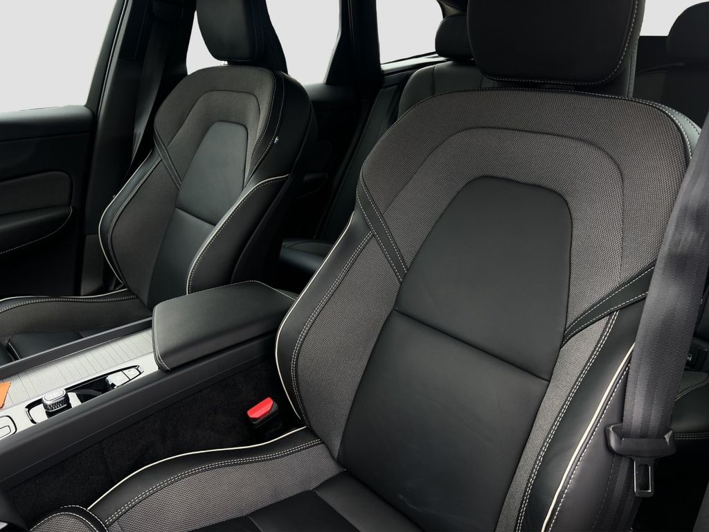 Volvo XC60 2025