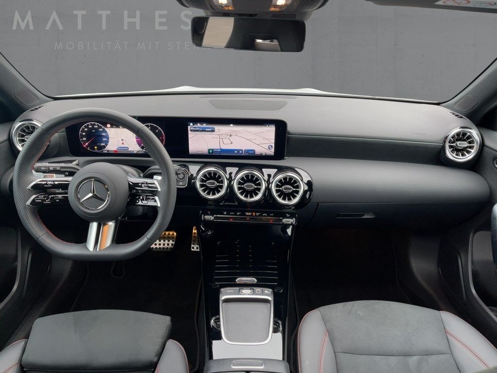 Mercedes-Benz A 180 2025