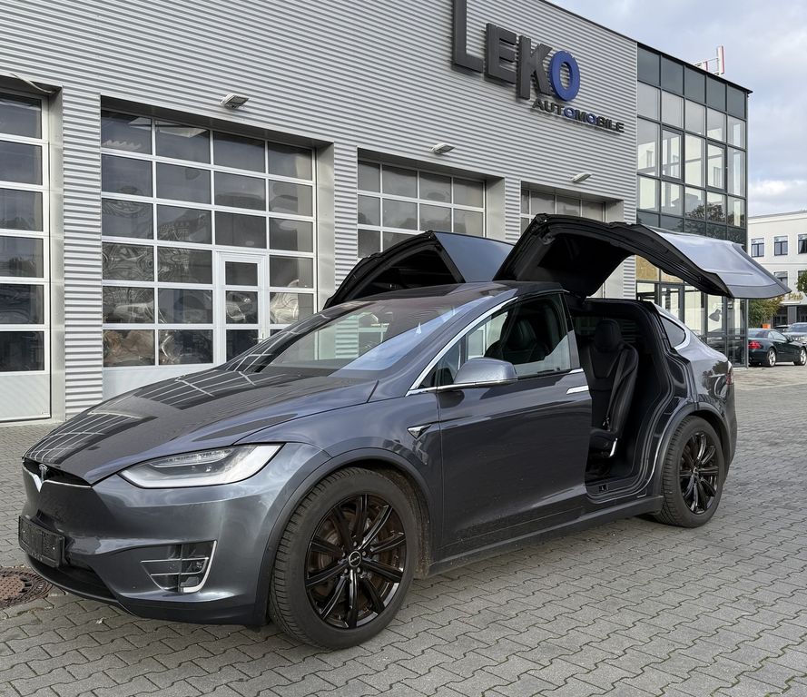 Tesla Model X 2020
