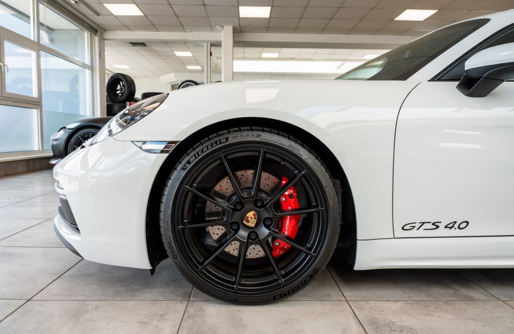 Porsche Cayman 2021