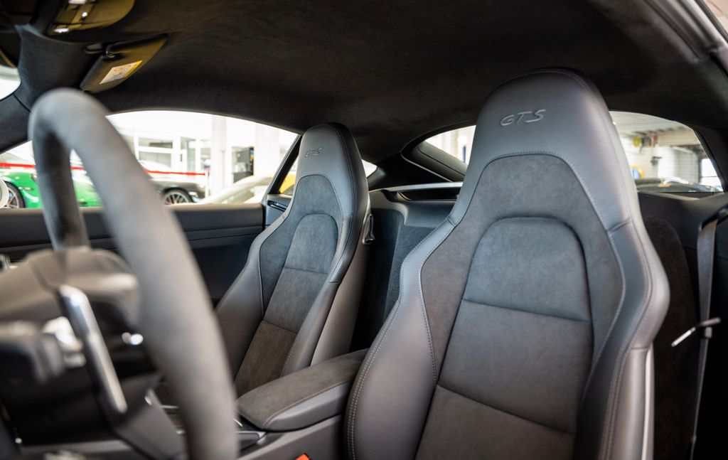 Porsche Cayman 2021