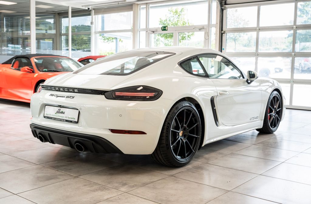 Porsche Cayman 2021
