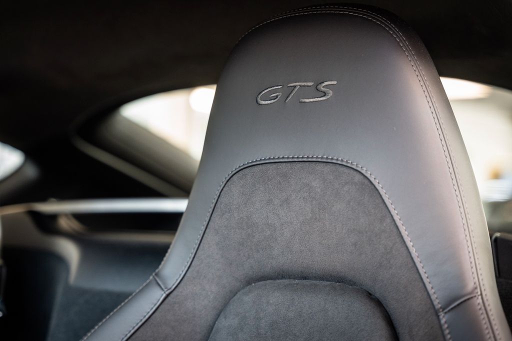 Porsche Cayman 2021