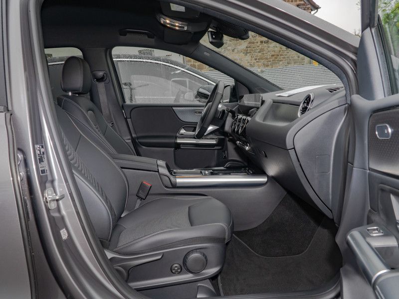 Mercedes-Benz B 200 2024