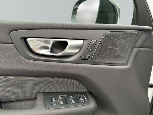 Volvo XC60 2025