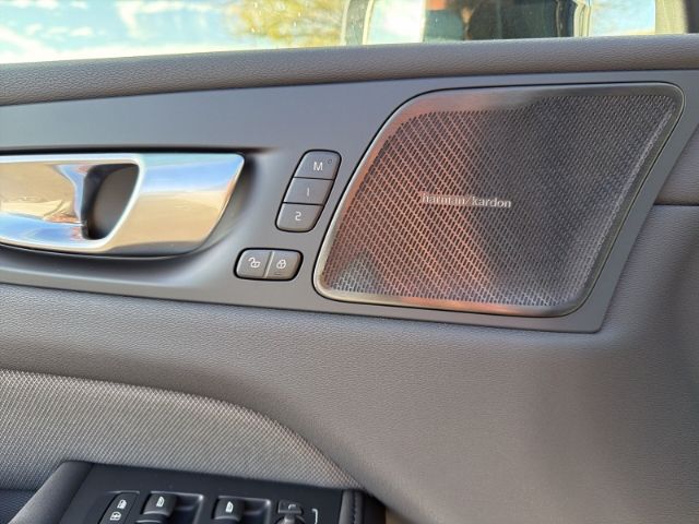 Volvo XC60 2025
