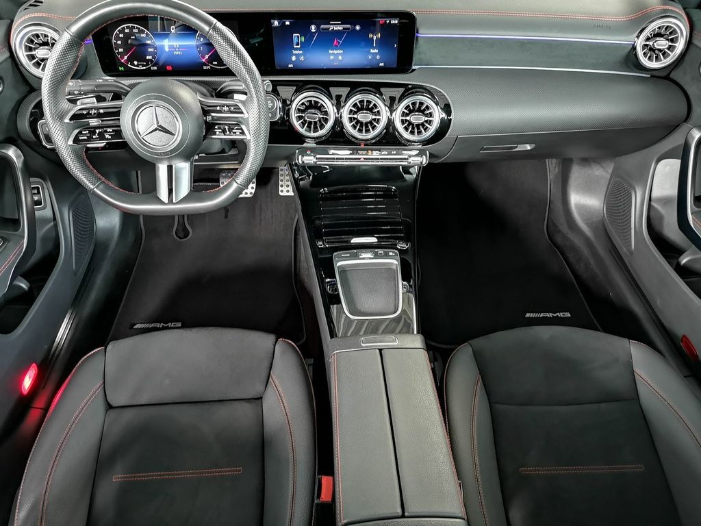 Mercedes-Benz CLA 180 2024