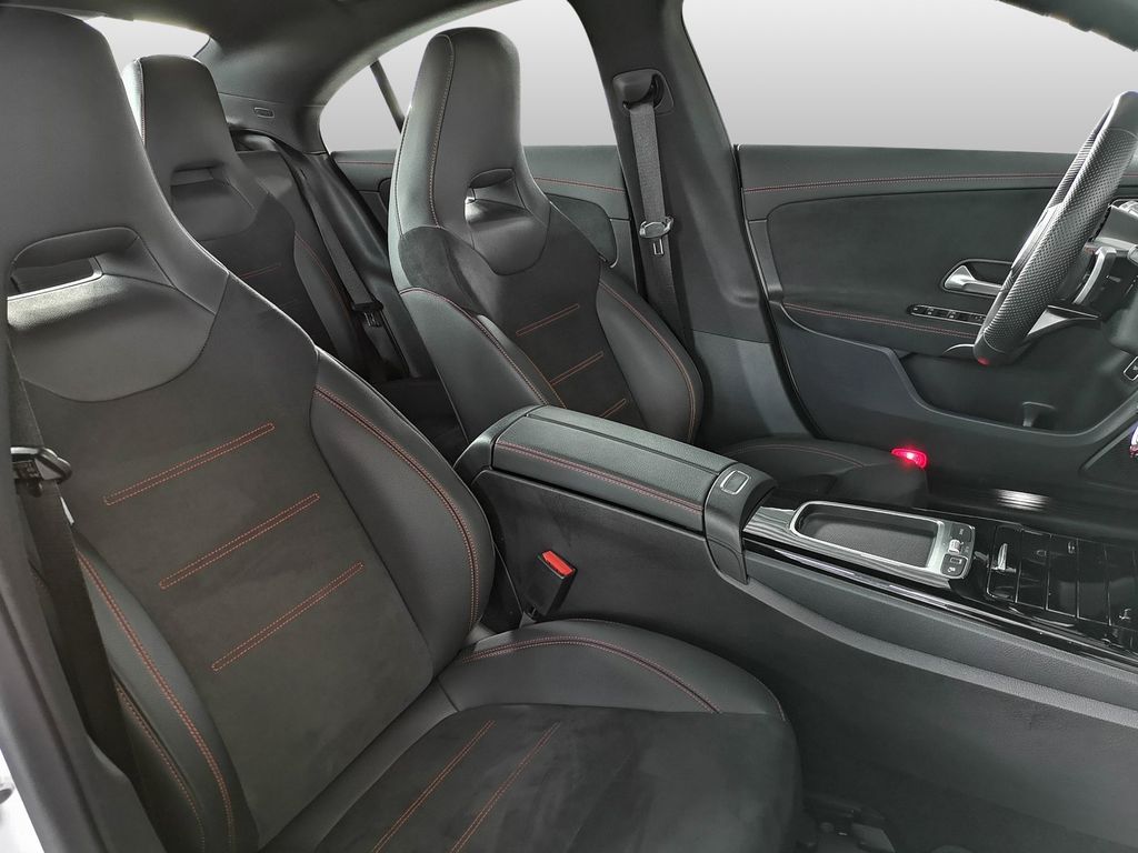 Mercedes-Benz CLA 180 2024